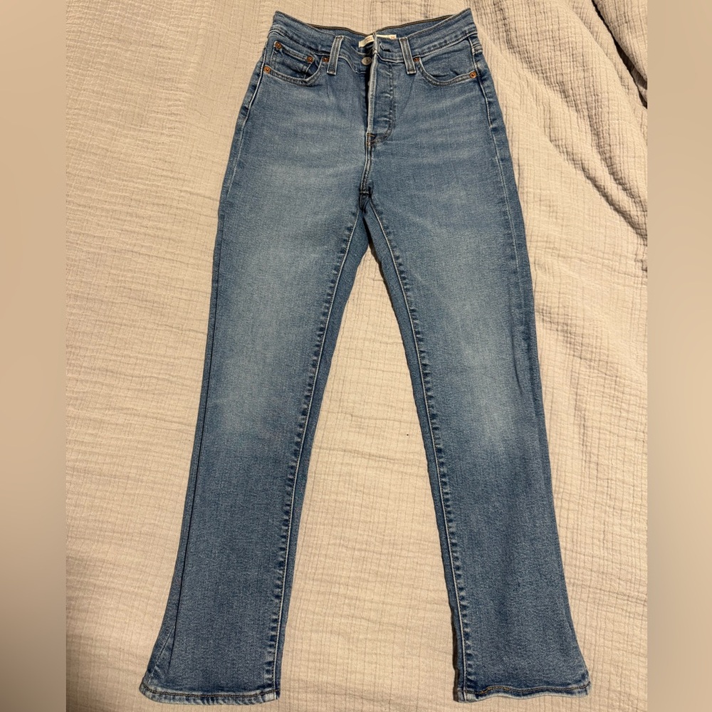 Levi's Women's High-Rise Straight Jeans in Medium Blue Wash
